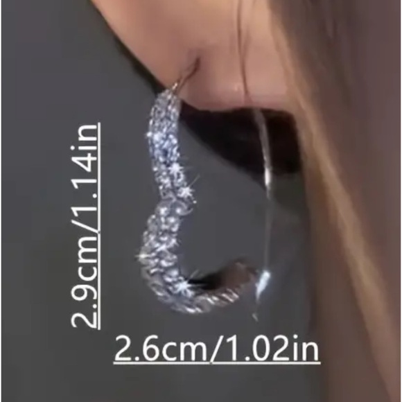 Dazzling Heart Hoop Earrings - Picture 6 of 8